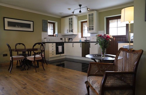 Aisgernis Cottage | Thatched Cottage near beach, Luxury Rooms, Fully kitted kitchen, drying room,