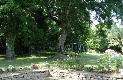 Reminiac House | Holiday Home 'La Clémençaie' with Private Terrace, Private Garden and Wi-Fi