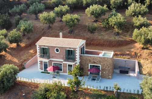 Lamezia Terme House | Villa with hot tub at only 6 km from the beach