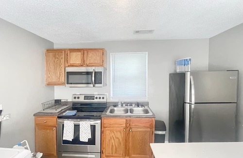 Memphis House | Beautiful 2 bedroom 1 bathroom small home in East Memphis