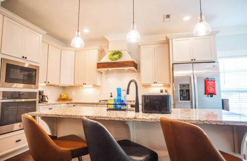 Normal House | Mountain View Retreat, Sleeps 10, Luxe 3BR+ Near Downtown HSV