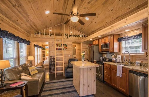 Upward House | Lakeview Cottage Summ