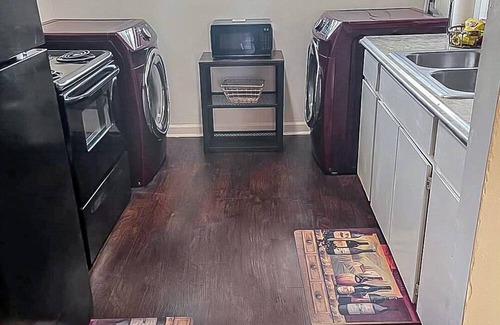 Birmingham Apartment | Cozy 2 Bedroom in Ensley Close to DTown and Quiet!