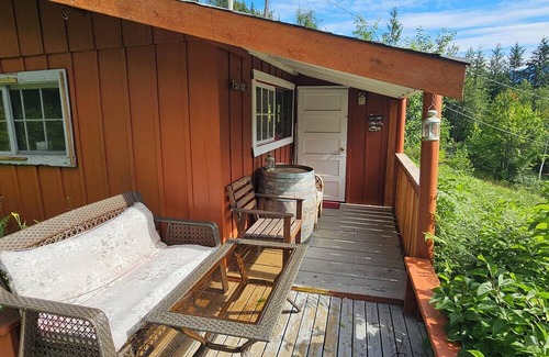 Kaslo Cabin | Bungalow Cabin at Paradise Hills