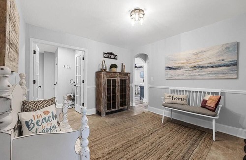 Little River House | River’s Rest: Stunning 7br House on the Water