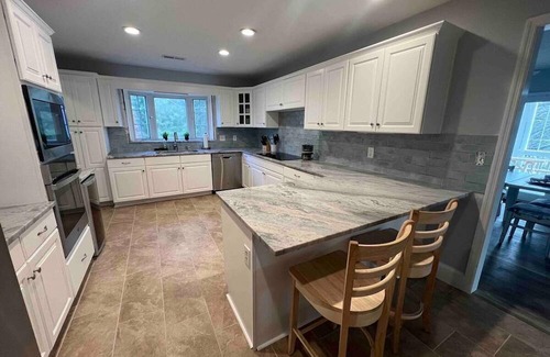 Little River House | River’s Rest: Stunning 7br House on the Water