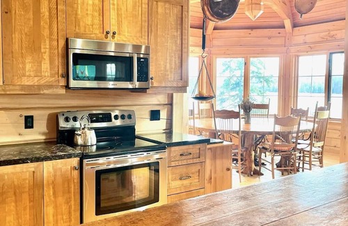 Magnetawan Cottage | One of a Kind Timber Framed Waterfront Escape w/Hot Tub!