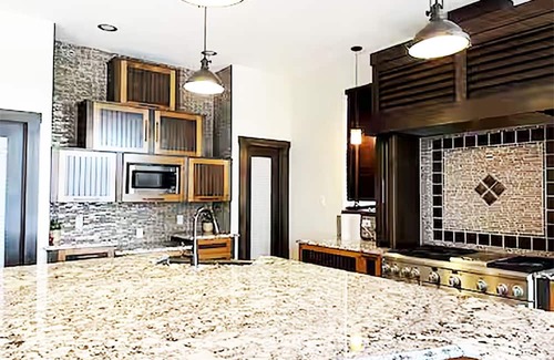 Hinton Villa | Gateway for Jasper Vacations in a big Luxury Mansion at Hinton