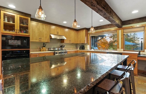 Truckee House | Sierra Vista Haus- Truckee/Tahoe- Relaxing Mountain Retreat