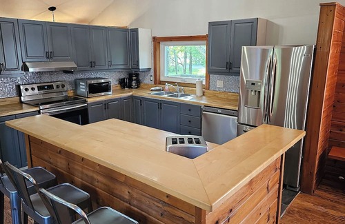 Swiss Meadows Ski Chalet | Spacious 6-bedroom Swiss style chalet in with Hot-tub for 14 people .