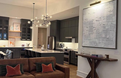 Southwest Raleigh House | New Modern One-Level Retreat
