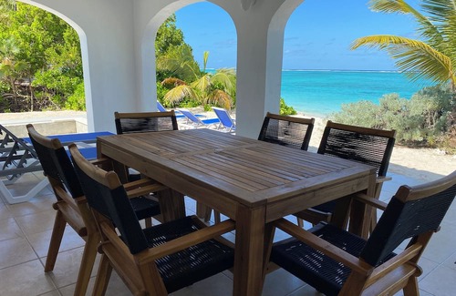 Whitby Cottage | Charming 2 bedroom beachfront cottage on Whitby beach on enchanting North Caicos