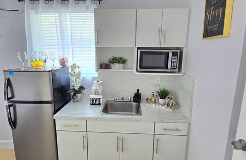 West Hollywood Apartment | Cozy Studio for 2 Near Hard Rock Casino & Guitar Hotel and Hard Rock Stadium
