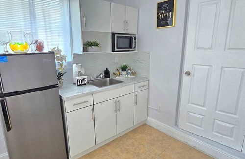 West Hollywood Apartment | Cozy Studio for 2 Near Hard Rock Casino & Guitar Hotel and Hard Rock Stadium