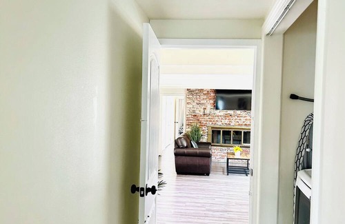 Westminster House | Spacious Disney , Beach Home for 14 people in charming Midway City