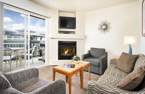 Marina Resort | Charming 2BDRM, Fireplace, W/D, SPA, Pool, hot tub, on OCEAN with beach access