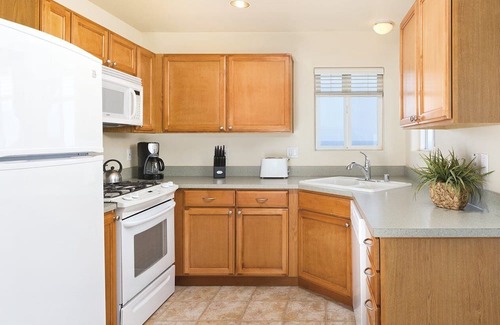 Marina Resort | Charming 2BDRM, Fireplace, W/D, SPA, Pool, hot tub, on OCEAN with beach access