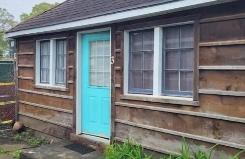 Grand Bend Cabin | Cozy Cabin #3 one block to beach