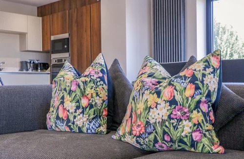 Pontyclun Cottage | FOREST LODGE, family friendly, luxury holiday cottage in Pontyclun