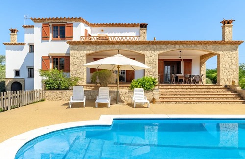 Can Carbonell House | Ca la Goyi: swimming pool, games room, petanque, table soccer, ping-pong. All in one.