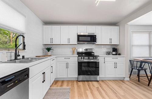 Green Bay House | Gatsby Hideaway: Boutique stay less than a mile to Lambeau Field