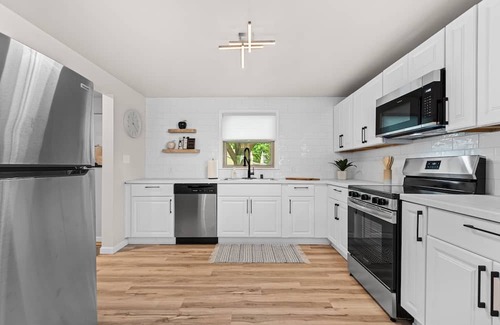 Green Bay House | Gatsby Hideaway: Boutique stay less than a mile to Lambeau Field