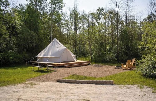 Miller Lake House | "Wanderer" tent near Tobermory