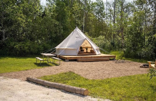 Miller Lake House | "Wanderer" tent near Tobermory