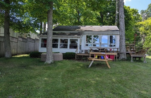 Kawartha Park Cabin | Lakefront cottagenTrue cottage charm.wide open lake views