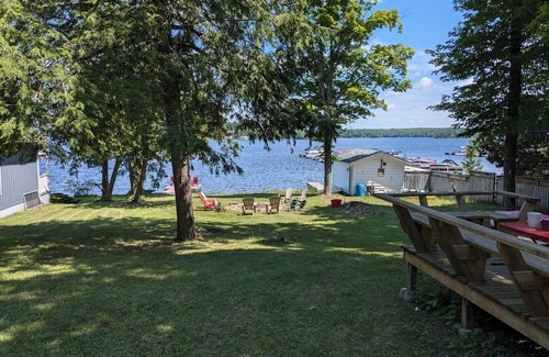 Kawartha Park Cabin | Lakefront cottagenTrue cottage charm.wide open lake views