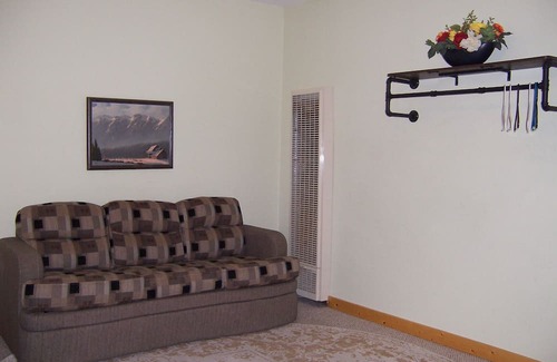 Otto RV Rental | Cozy Campground Cabin Cottage with WiFi and AC in charming Greybull