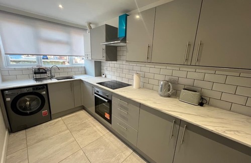 Selhurst House | Your perfect Croydon base- Newly renovated, Ultra convenient 2 bedroom house
