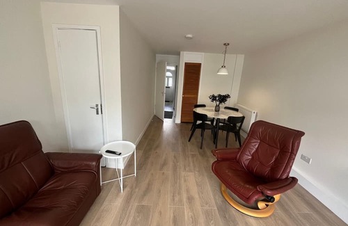 Selhurst House | Your perfect Croydon base- Newly renovated, Ultra convenient 2 bedroom house