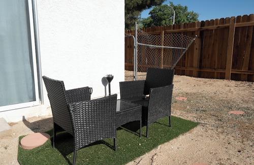 Lancaster House | Spacious 4-bedroom house with WiFi and AC in Lancaster