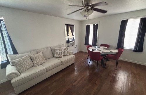 Olmos Park Terrace Apartment | Cozy apartment in Olmos Park