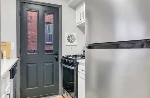 Soulard Apartment | Spacious 3-bedroom apartment with WiFi, AC in enjoyable St. Louis