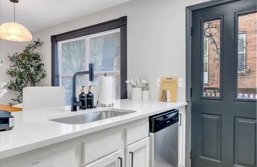 Soulard Apartment | Spacious 3-bedroom apartment with WiFi, AC in enjoyable St. Louis
