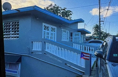 Florencio House | Spacious 7-bedroom house with AC, WiFi in lovely Fajardo
