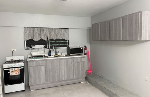 Florencio House | Spacious 7-bedroom house with AC, WiFi in lovely Fajardo