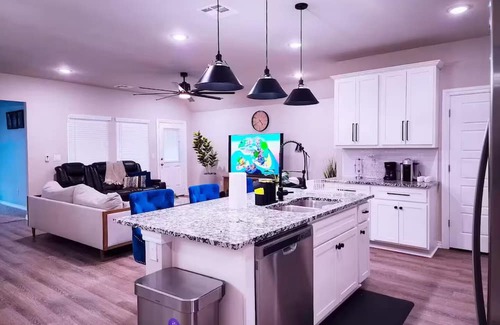 Oklahoma City House | 4-bedroom house in fantastic Oklahoma City with AC, fitness room, WiFi