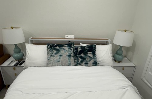 Santa Clarita Apartment | Guest Suite — Private Entrance