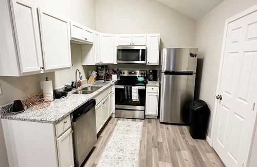 Fort Worth House | Ctrl+Alt +Relax - Cozy Work Stay house with WiFi, AC in Fort Worth