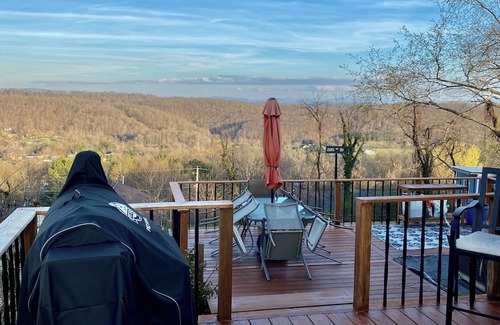 Kingsport House | Skyview on Skyland Drive - 2-bedroom house with WiFi, AC in pleasant Kingsport