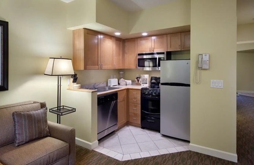 Lake Geneva Apartment | Cozy 1-bedroom apartment with AC, WiFi in charming Lake Geneva