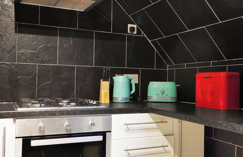 Spencers Wood Apartment | King Size beds, CCTV parking , Discounts