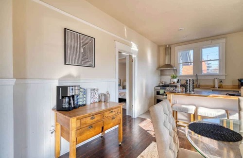 Kerns House | Dream Two-Bedroom in Laurelhurst ~ 97 WalkScore