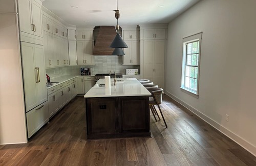 Forest Hills House | Spacious 5-bedroom house with a gourmet kitchen and AC in welcoming Nashville