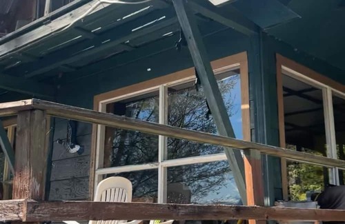 Lakelse Cabin | Cozy Semi-Off Grid waterfront Cottage with spacious property - Pet Friendly