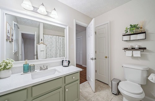 Marietta House | Sage Haven for 8 Near Marietta Sq & Braves Arena