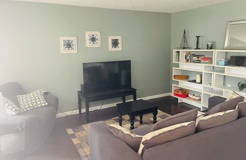 Elk Rapids Cottage | Charming 2-bedroom cottage with WiFi, AC in fabulous Elk Rapids